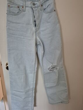 Levi's Light Wash Distressed Women's Cropped Jeans